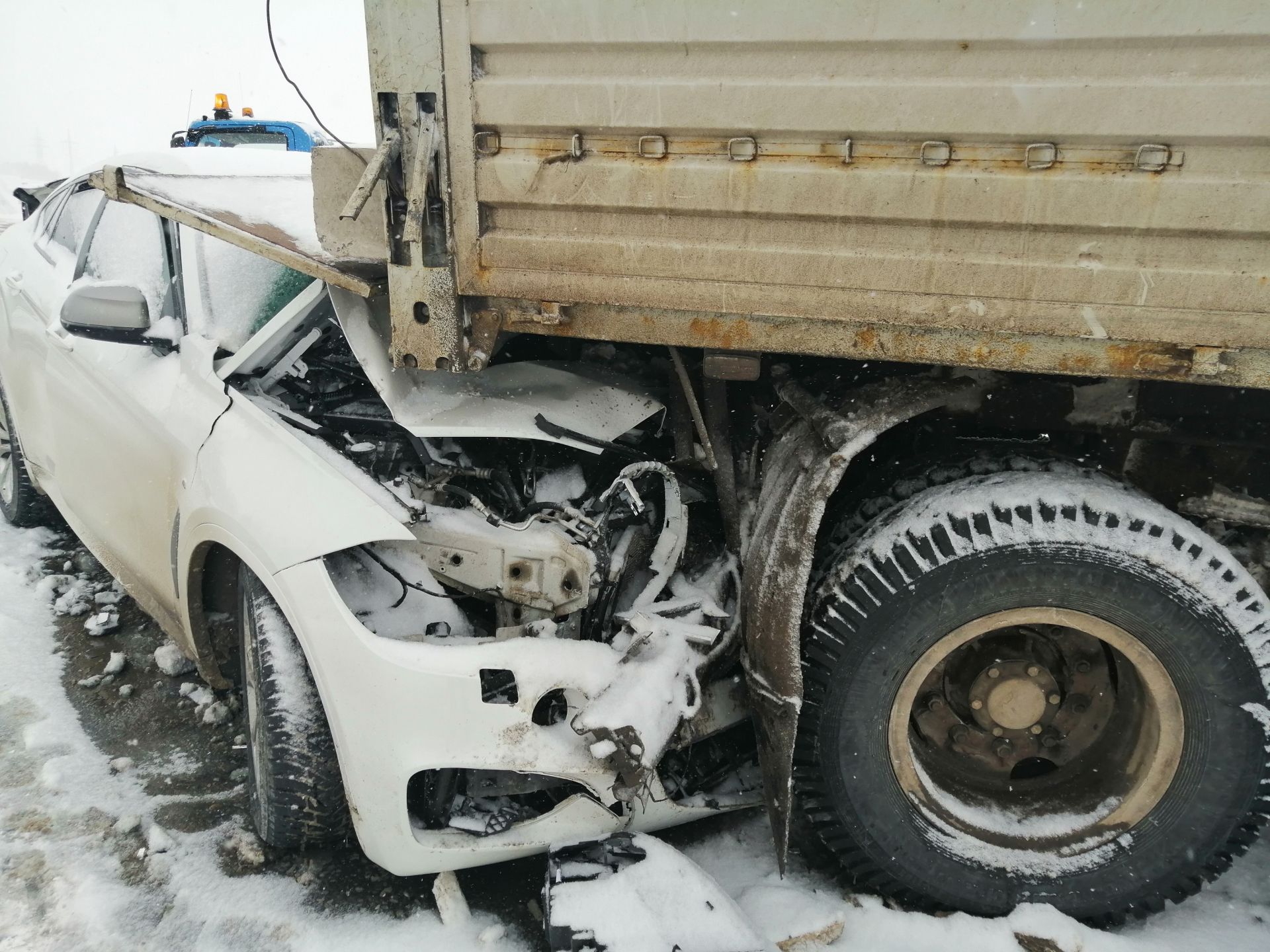 Легковая машина столкнулась с грузовиком в Альметьевском районе
