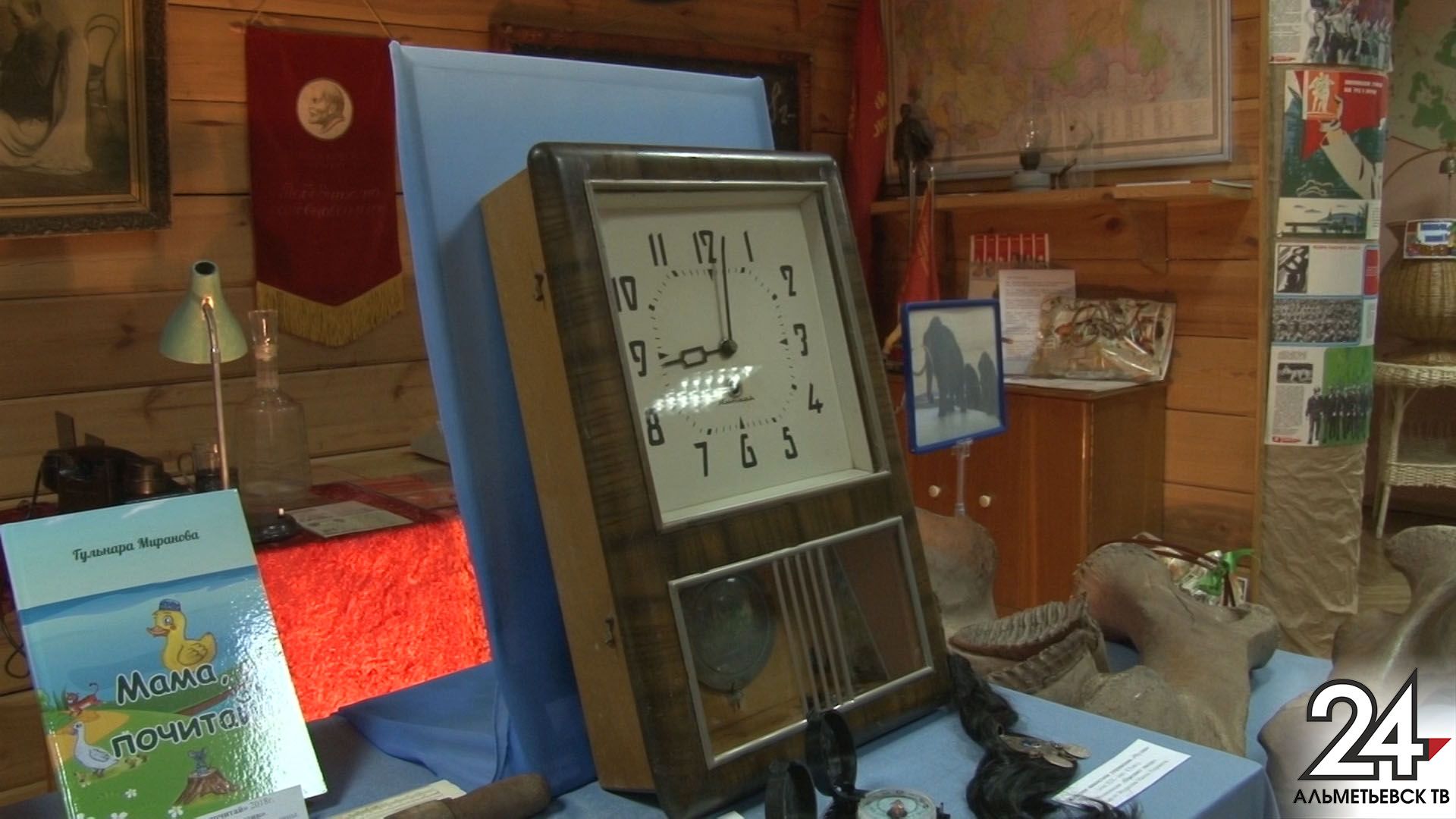 Вещи из бабушкиного сундука: альметьевскому музею подарили новые экспонаты
