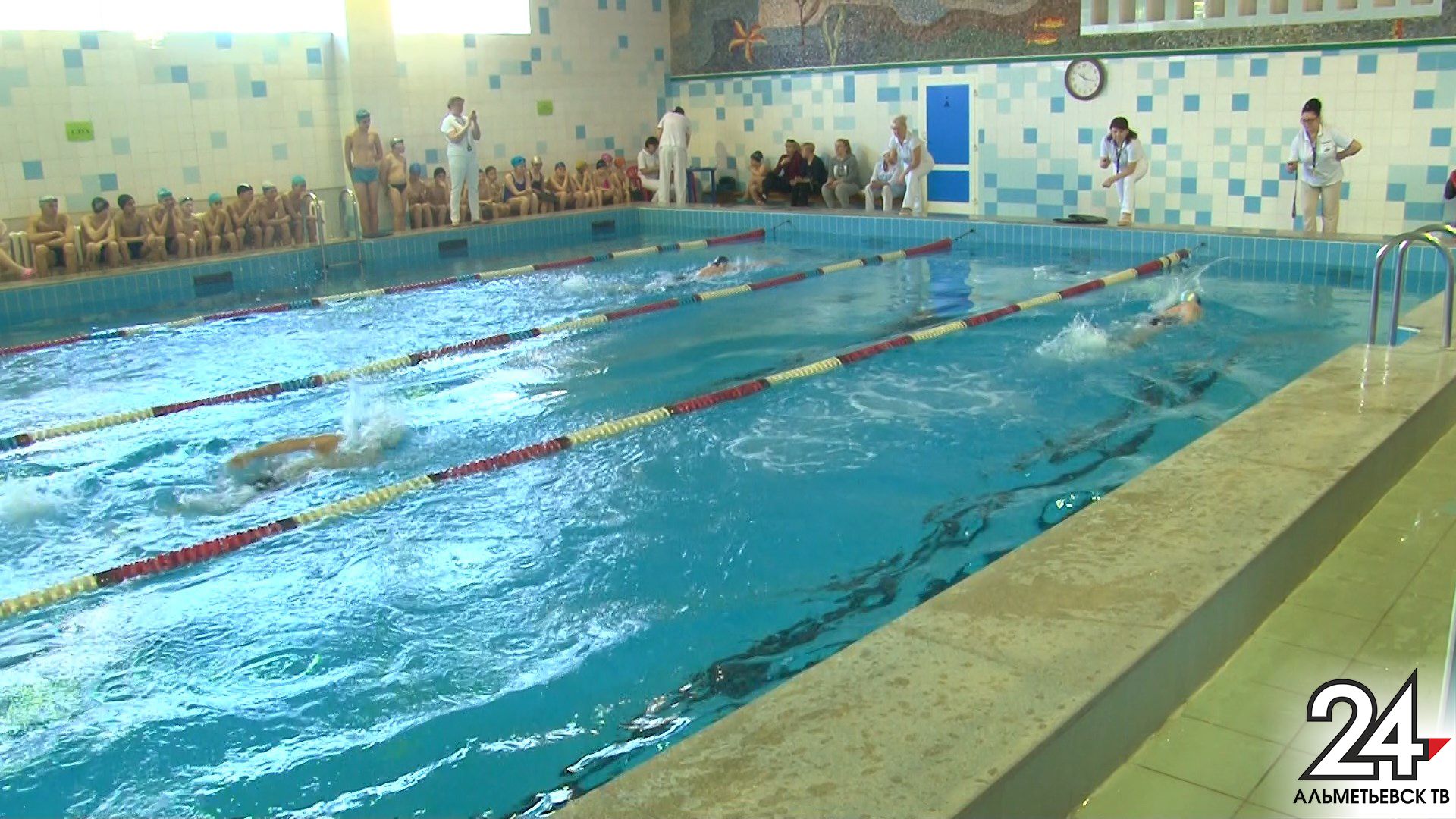 Покоряли голубые дорожки: в Альметьевске прошло первенство по плаванию для детей с ОВЗ