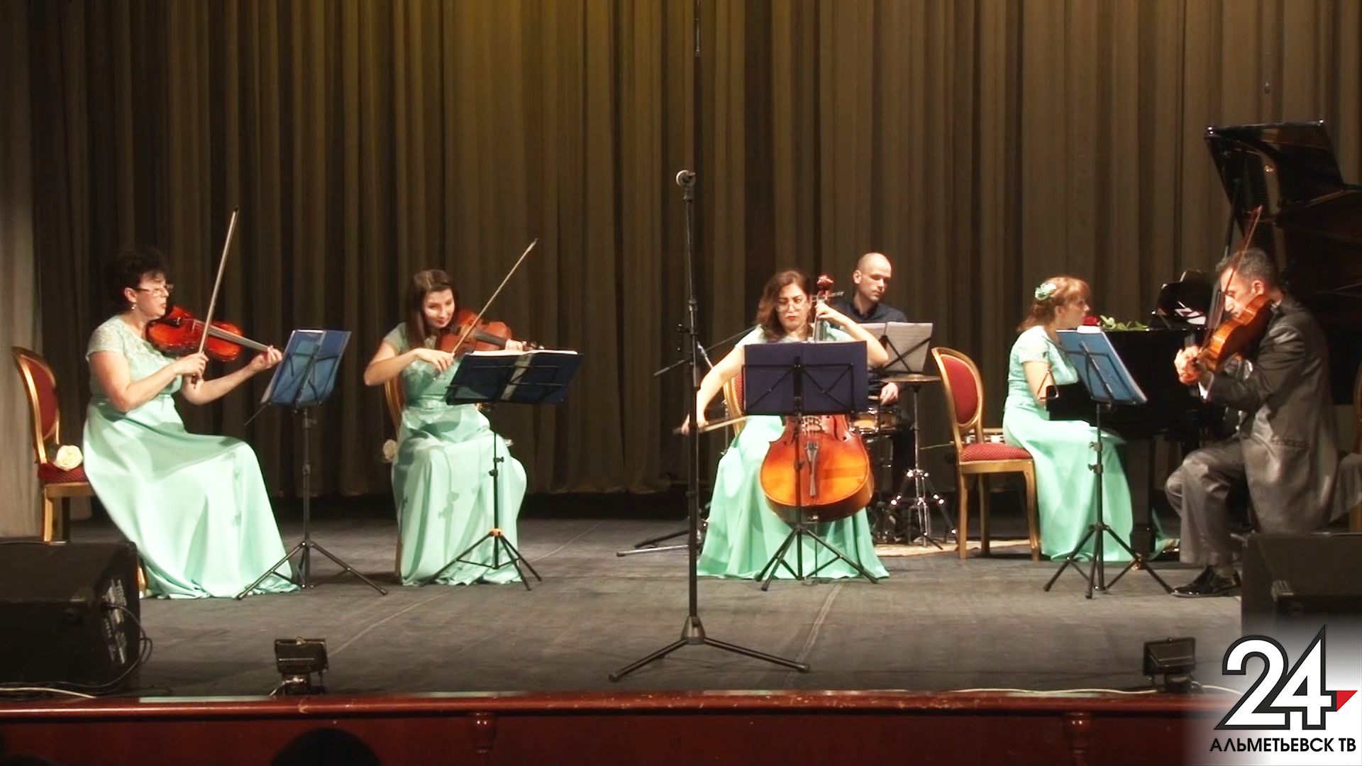 Ансамбль «Мгновения души» дал отчетный концерт в Альметьевске