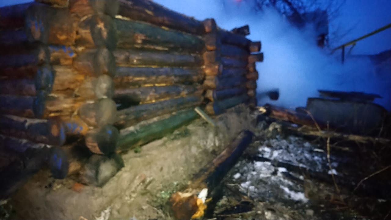 Пожар в Новоникольске Альметьевского района тушили 10 спецмашин