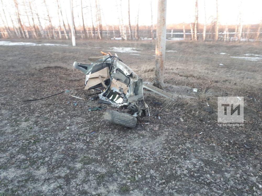 В результате аварии в Татарстане автомобиль превратился в груду металла
