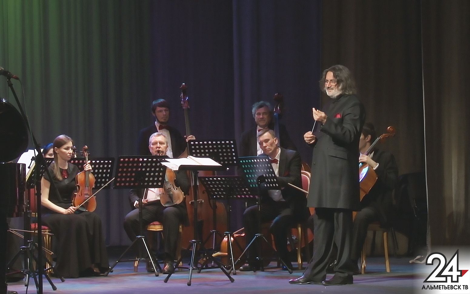 В подарок – классическая музыка: в день органов местного самоуправления в Альметьевске выступили «Звезды из завтра»