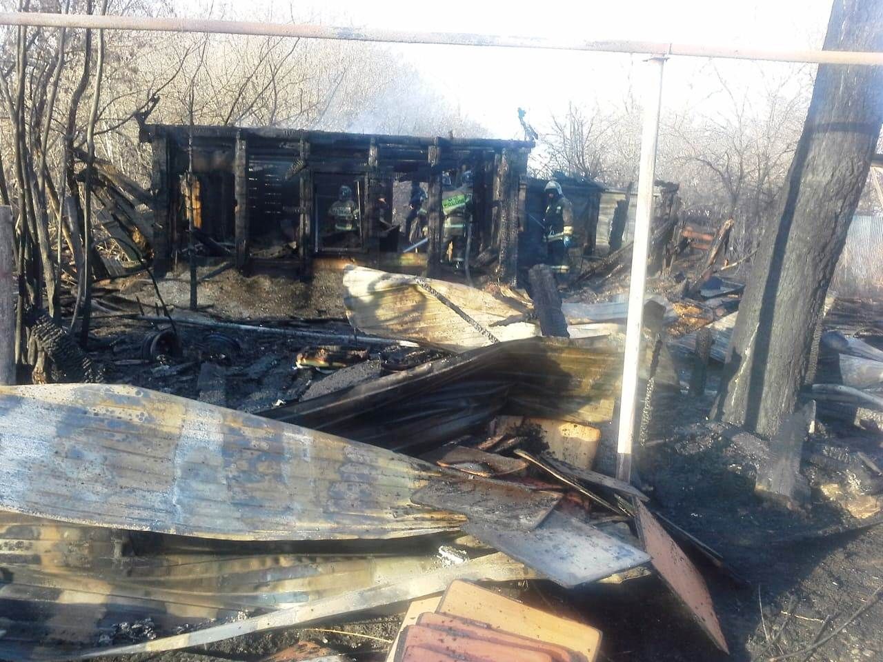 На пожаре в частном доме в Татарстане погибли четыре человека