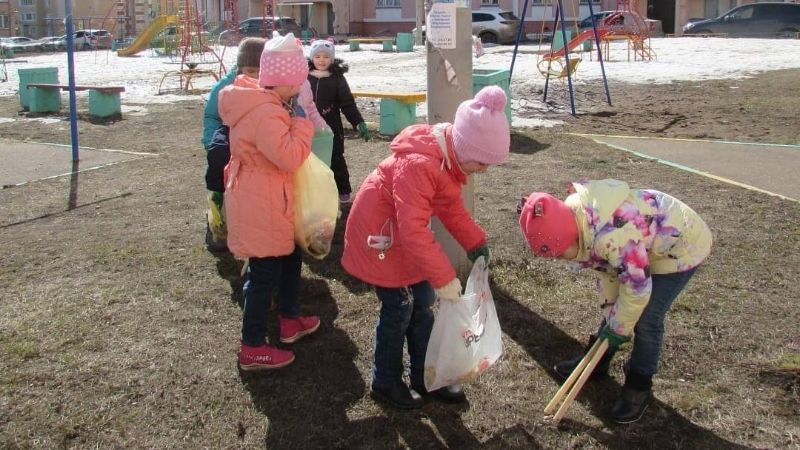 Воспитанники детского сада № 1 «Бәләкәч» приняли участие в субботнике