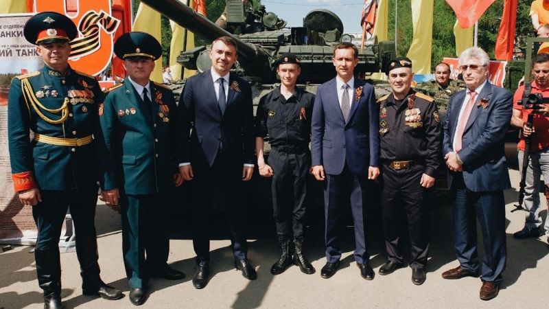 В День Победы в Альметьевске представили основной боевой танк Т-80БВ