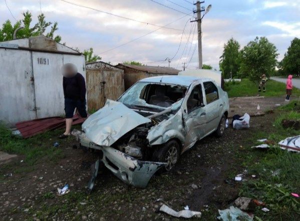 В Татарстане пьяный подросток на автомобиле снес забор и попал в реанимацию