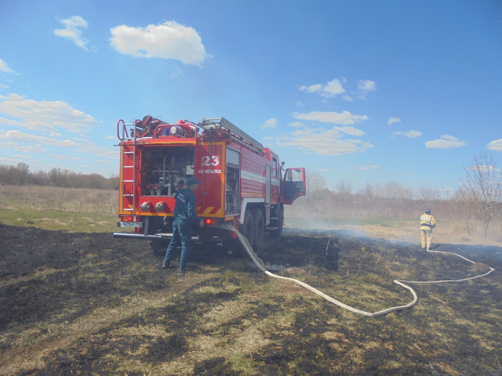 В Альметьевском районе в один день произошло два случая горения травы