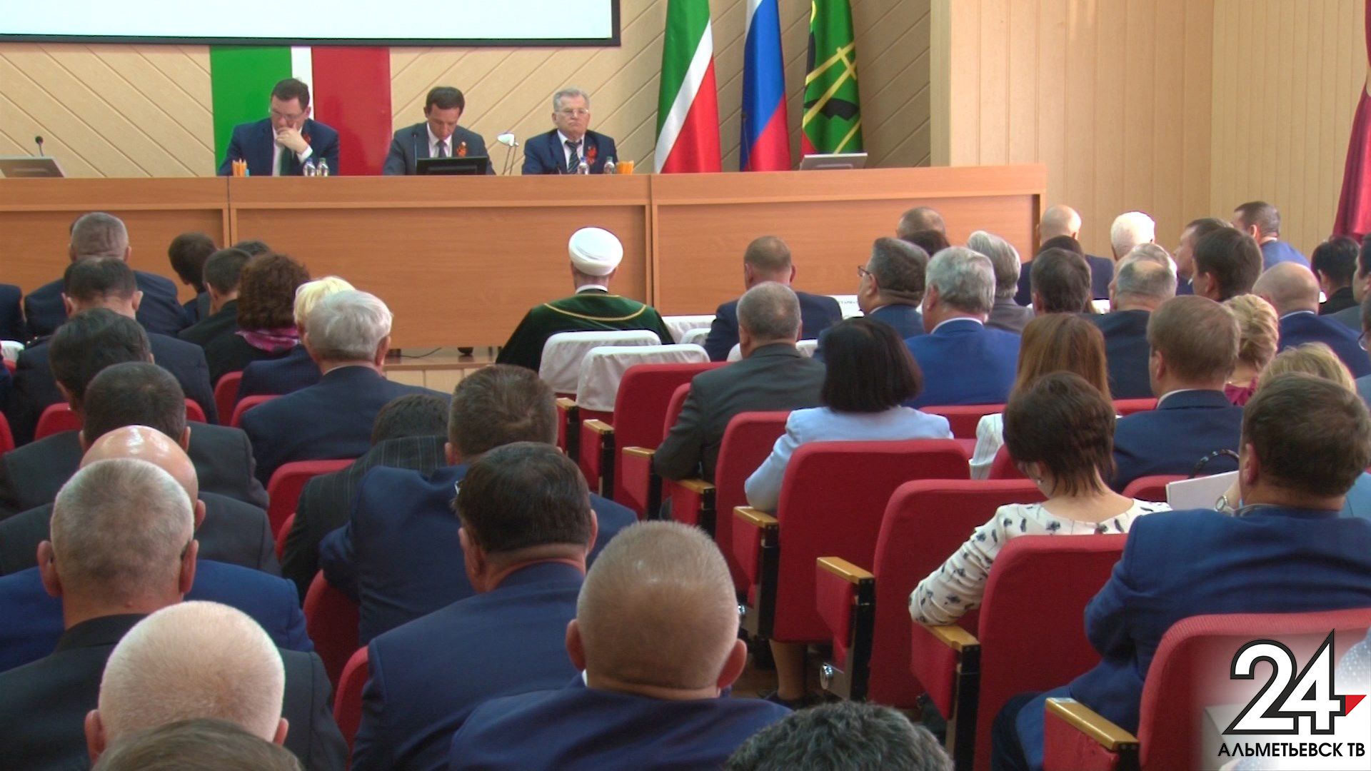 В Альметьевске депутаты собрались на очередную сессию