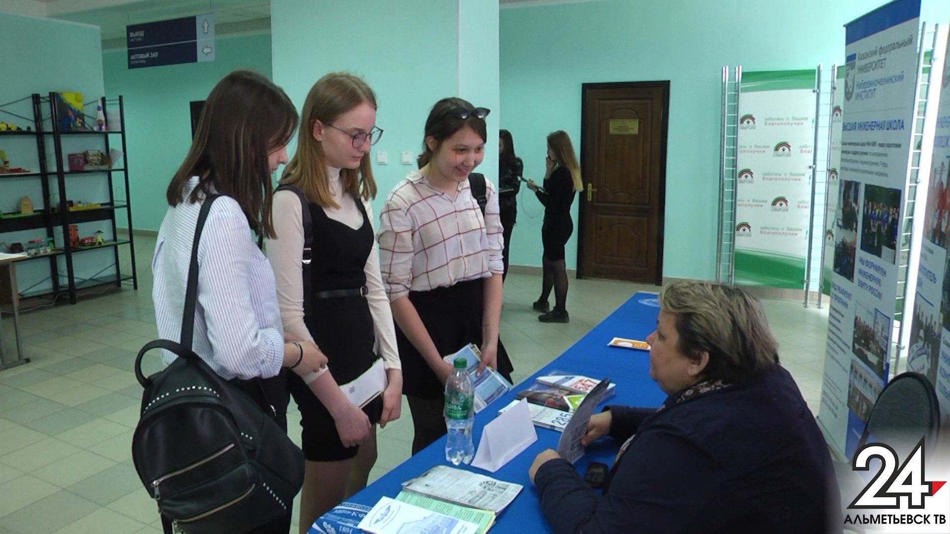 В Альметьевске для школьников провели ярмарку вакансий «Образование. Карьера»
