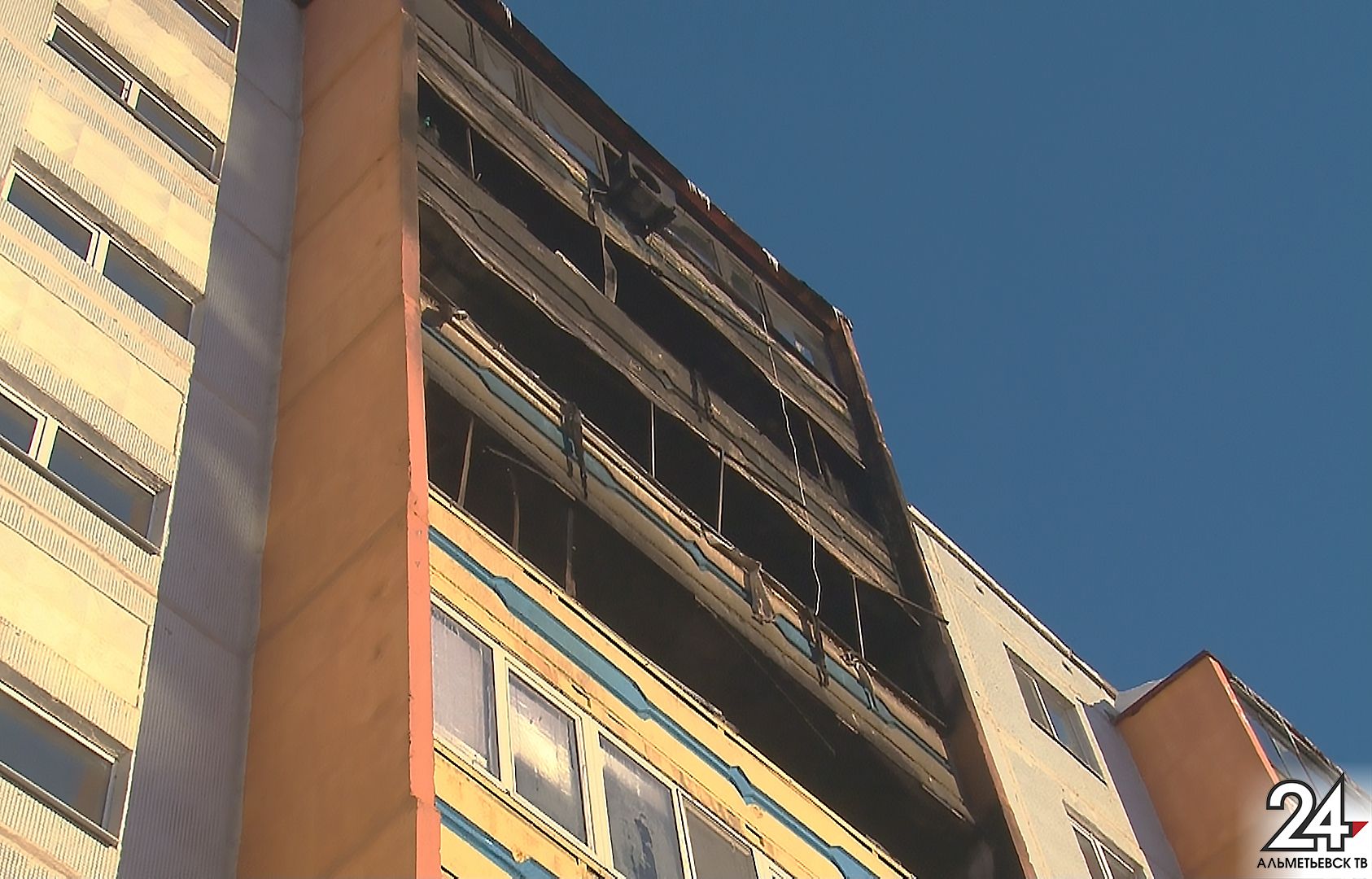 В Татарстане на крупном пожаре в многоэтажке спасли пять человек