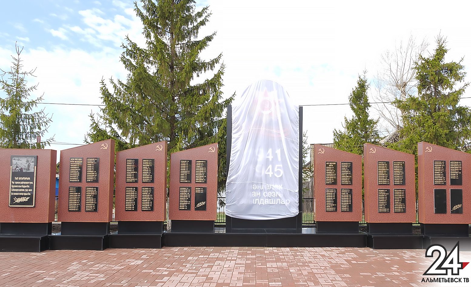 В Елхово Альметьевского района на средства самообложения построили мемориал памяти