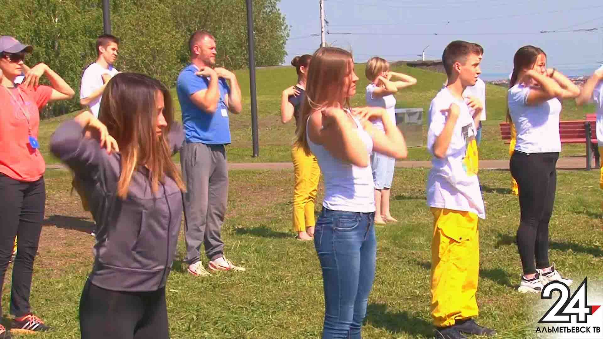 Заводчане и студенты стали участниками спортивно-танцевального флешмоба в Альметьевске