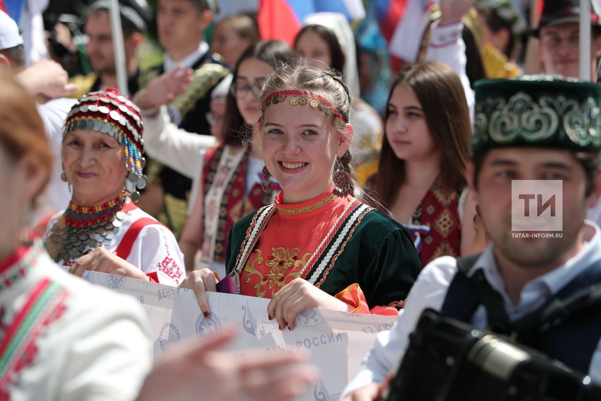 Парад дружбы народов прошел в Татарстане по случаю Дня России