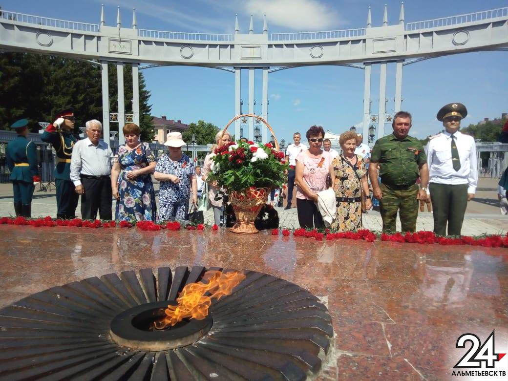 В Альметьевске прошел митинг в День памяти и скорби