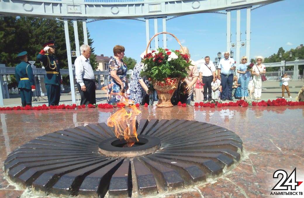 В Альметьевске прошел митинг в День памяти и скорби
