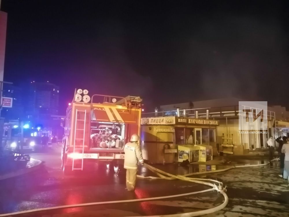 Ночью в Татарстане сгорели несколько торговых павильонов