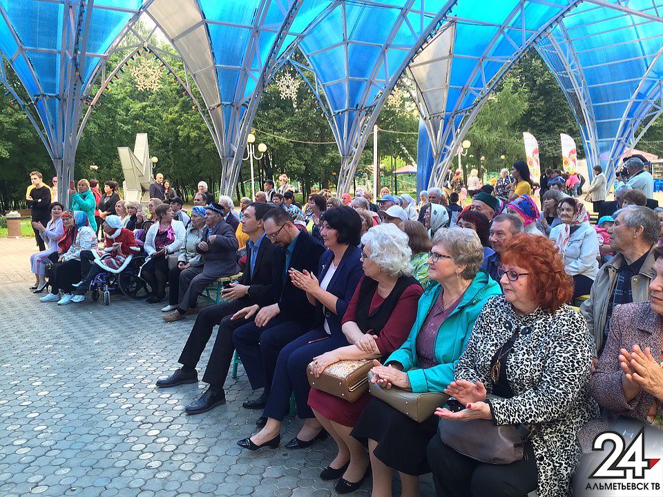 Альметьевцы и гости города празднуют юбилей газеты «Знамя труда»