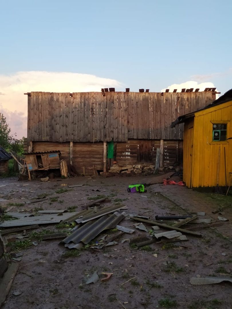 В Татарстане сильным порывом ветра снесло крыши с трех домов и двух сараев