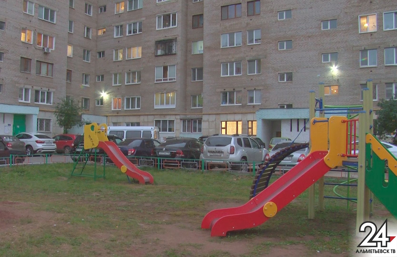 Жители дома №90 по улице Герцена в Альметьевске обсуждают проект двора