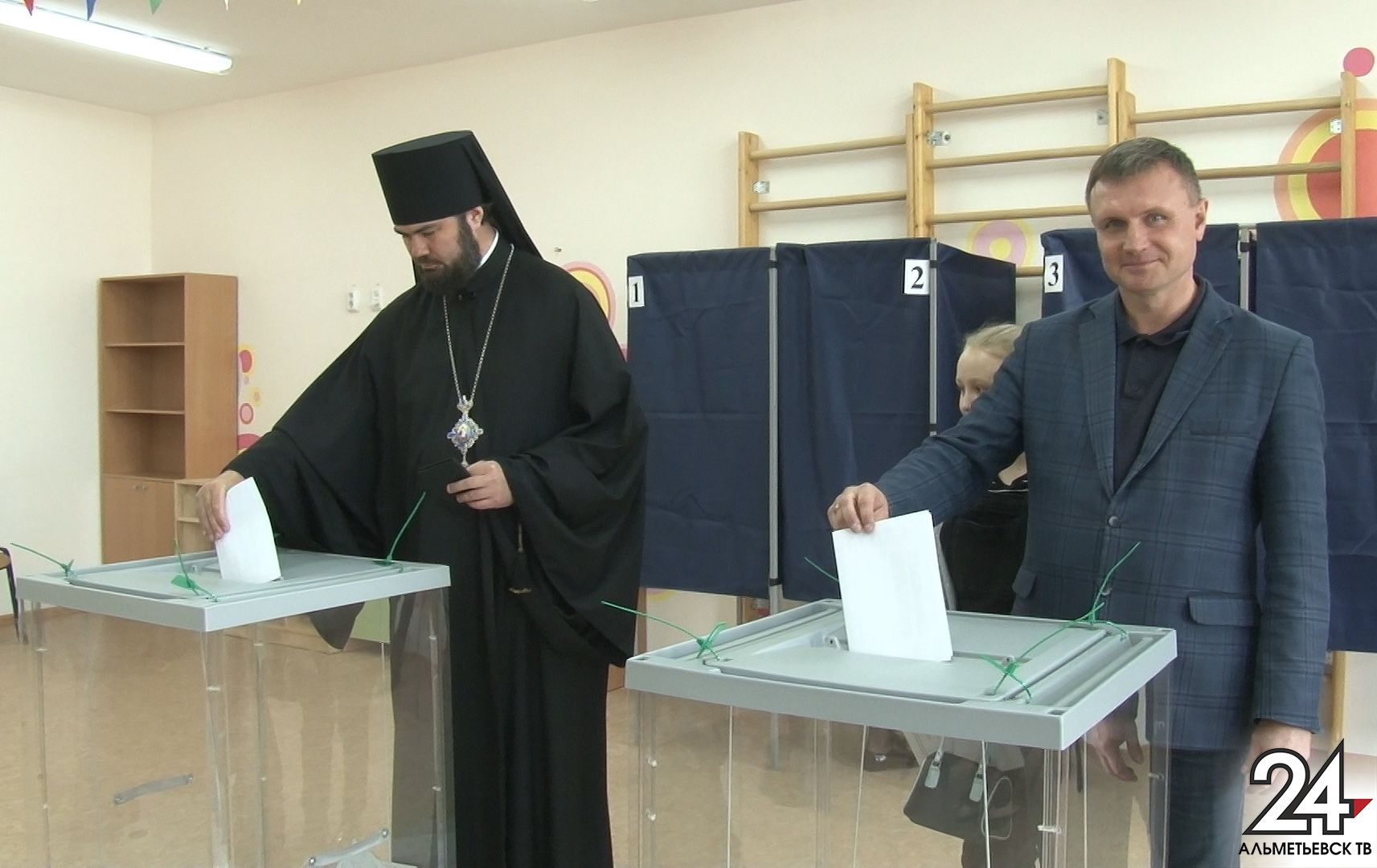 В Альметьевске проголосовали представители духовенства