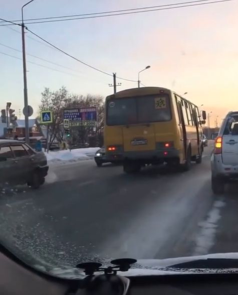 В Альметьевске благодаря видео из соцсетей наказали водителя школьного автобуса