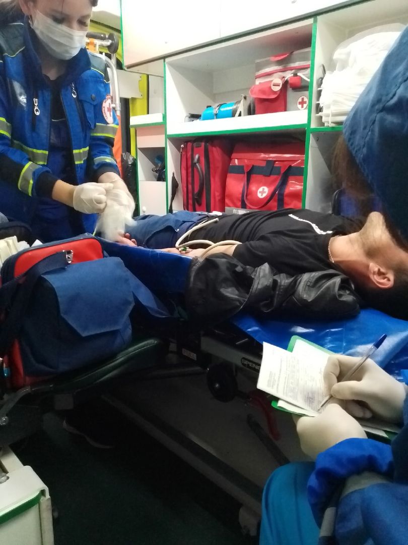 Альметьевские спасатели помогли парню, который проткнул ногу штырём забора&nbsp;