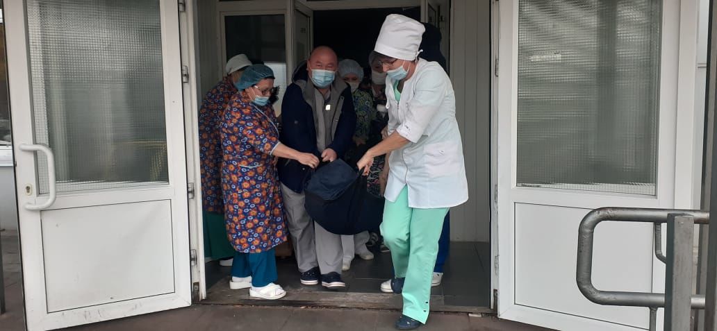 Более двухсот человек эвакуировали из детской больницы в Альметьевске