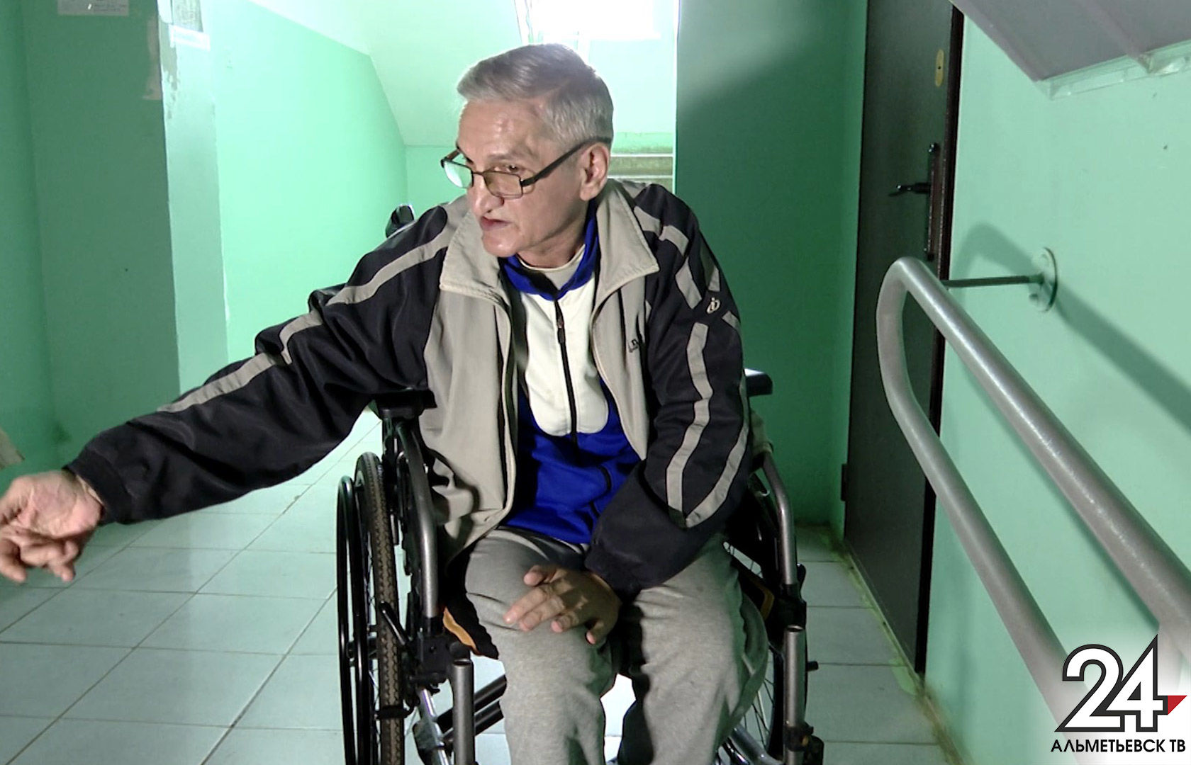Житель Альметьевска оказался в инвалидном кресле после падения в собственном подъезде