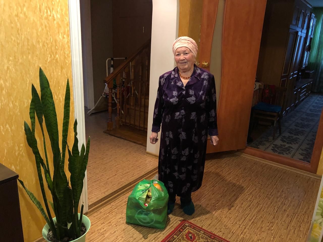 В Альметьевском районе депутаты поздравили пенсионеров с Днём пожилых
