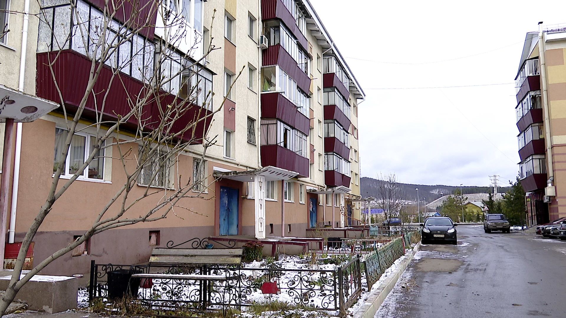 Соседи убитой женщины в Альметьевске: «Когда взломали дверь, он картошку жарил»