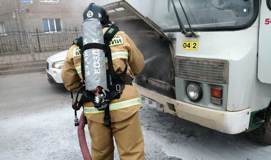 В Альметьевске на ходу загорелся автобус