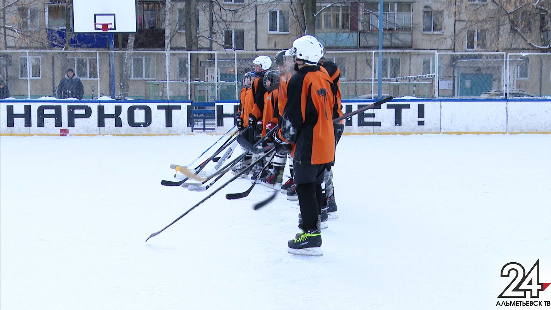 В Альметьевске прошел турнир по хоккею среди подростковых клубов