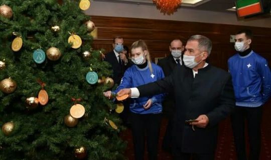 Минниханов на время станет Дедом Морозом и исполнит желания четырех татарстанцев