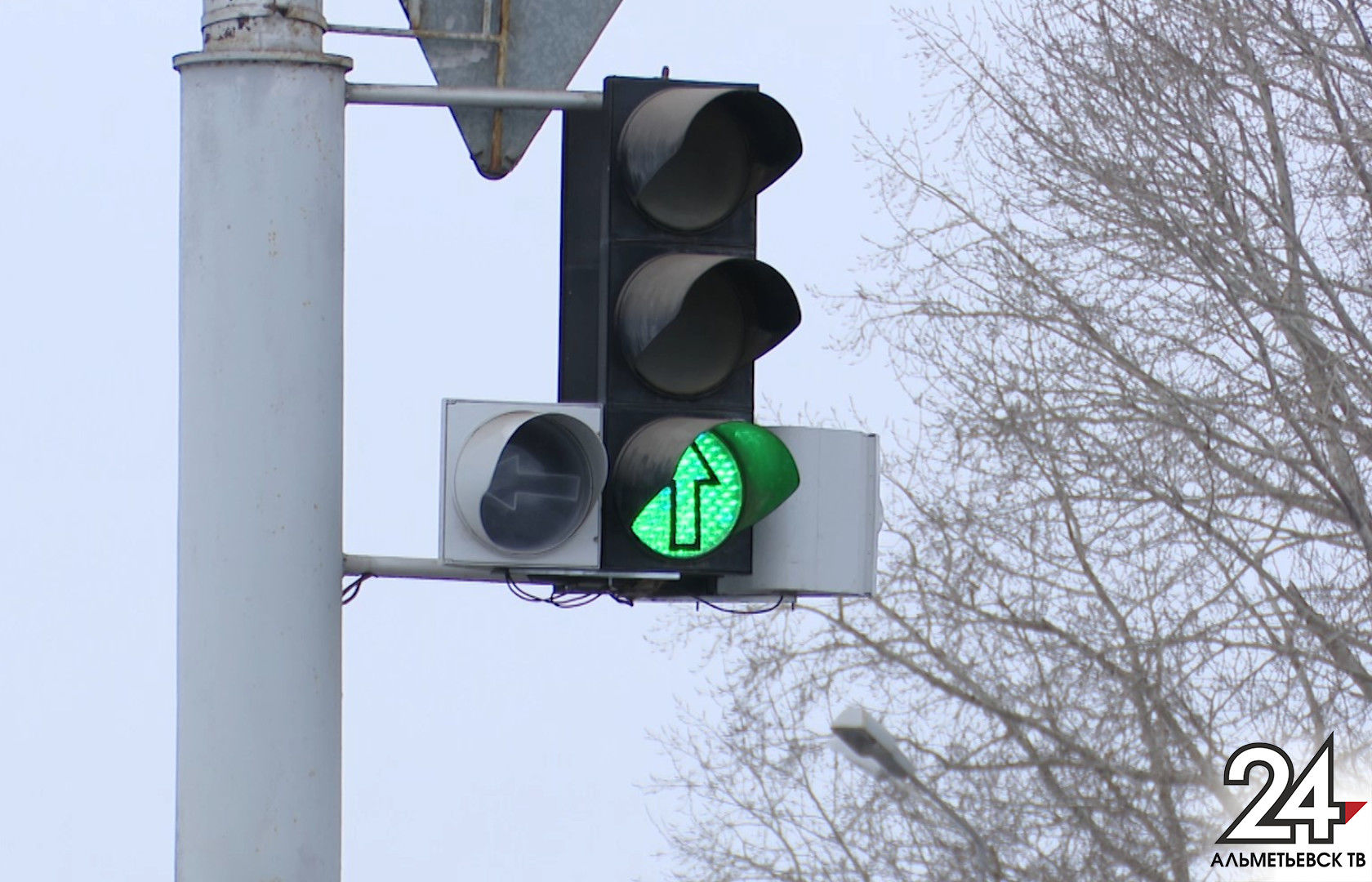 В Альметьевске увеличили длительность зеленого сигнала светофора на улице Шевченко
