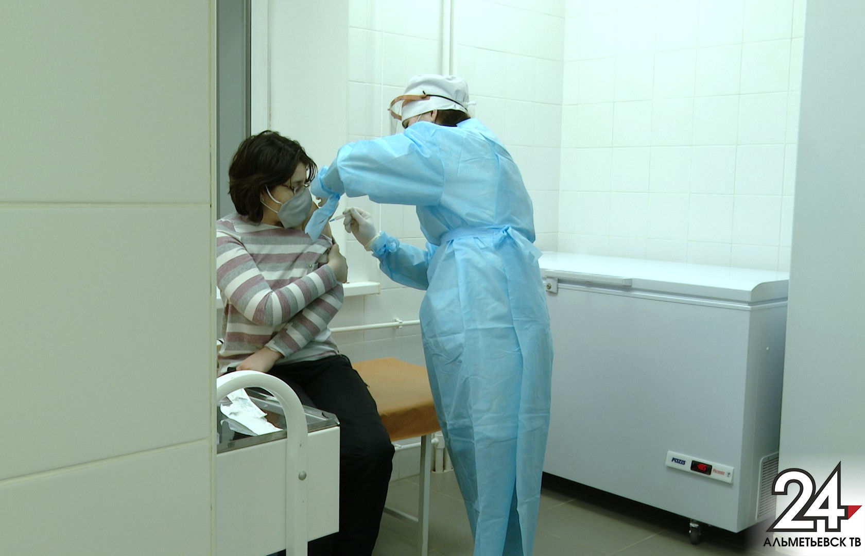 В Альметьевске прививку от коронавируса сделали 20 человек