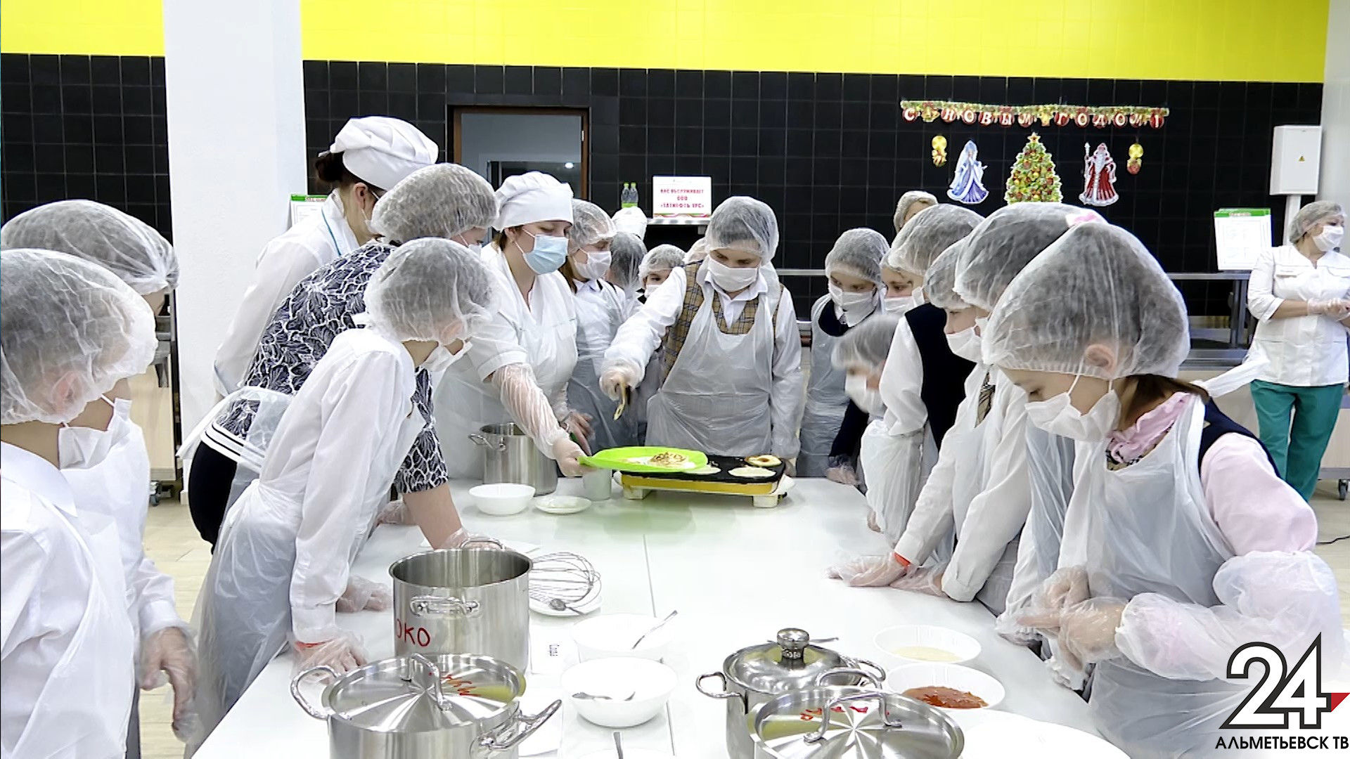 В Альметьевске повара провели кулинарный мастер-класс для школьников