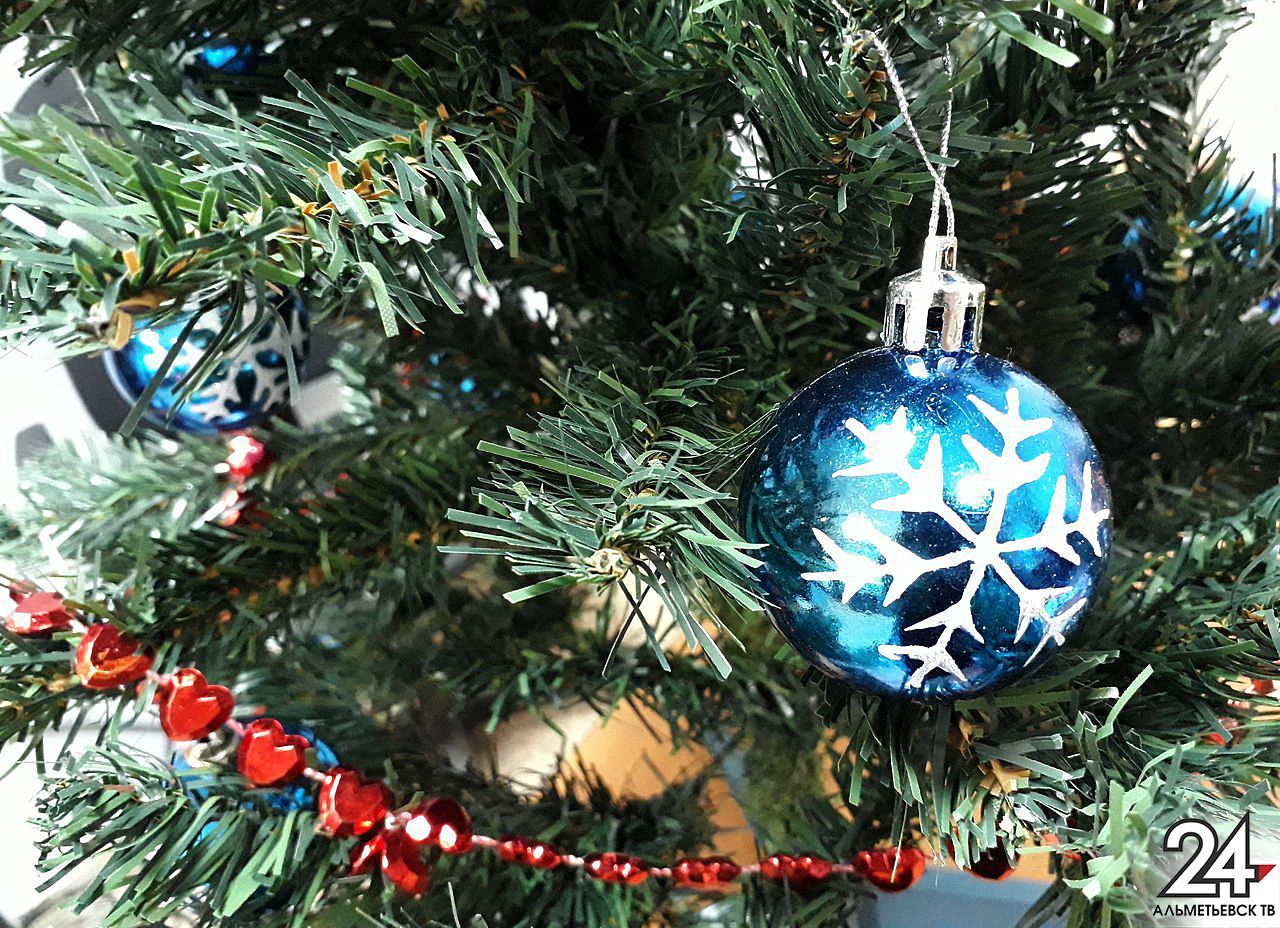Сегодня в Альметьевске откроется новогодняя елка в сквере «Яшьлек»