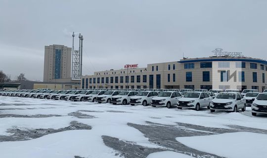 88 новых машин получили сельские больницы от Президента Татарстана