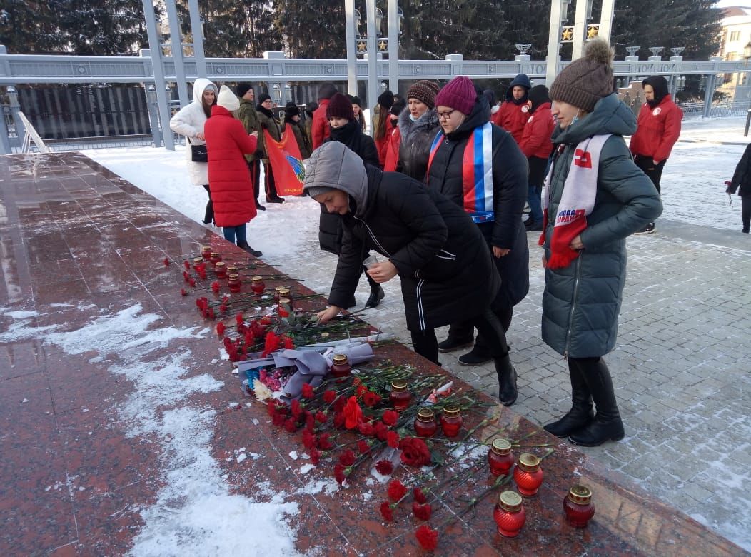 В Альметьевске на трех площадках почтили память неизвестных солдат