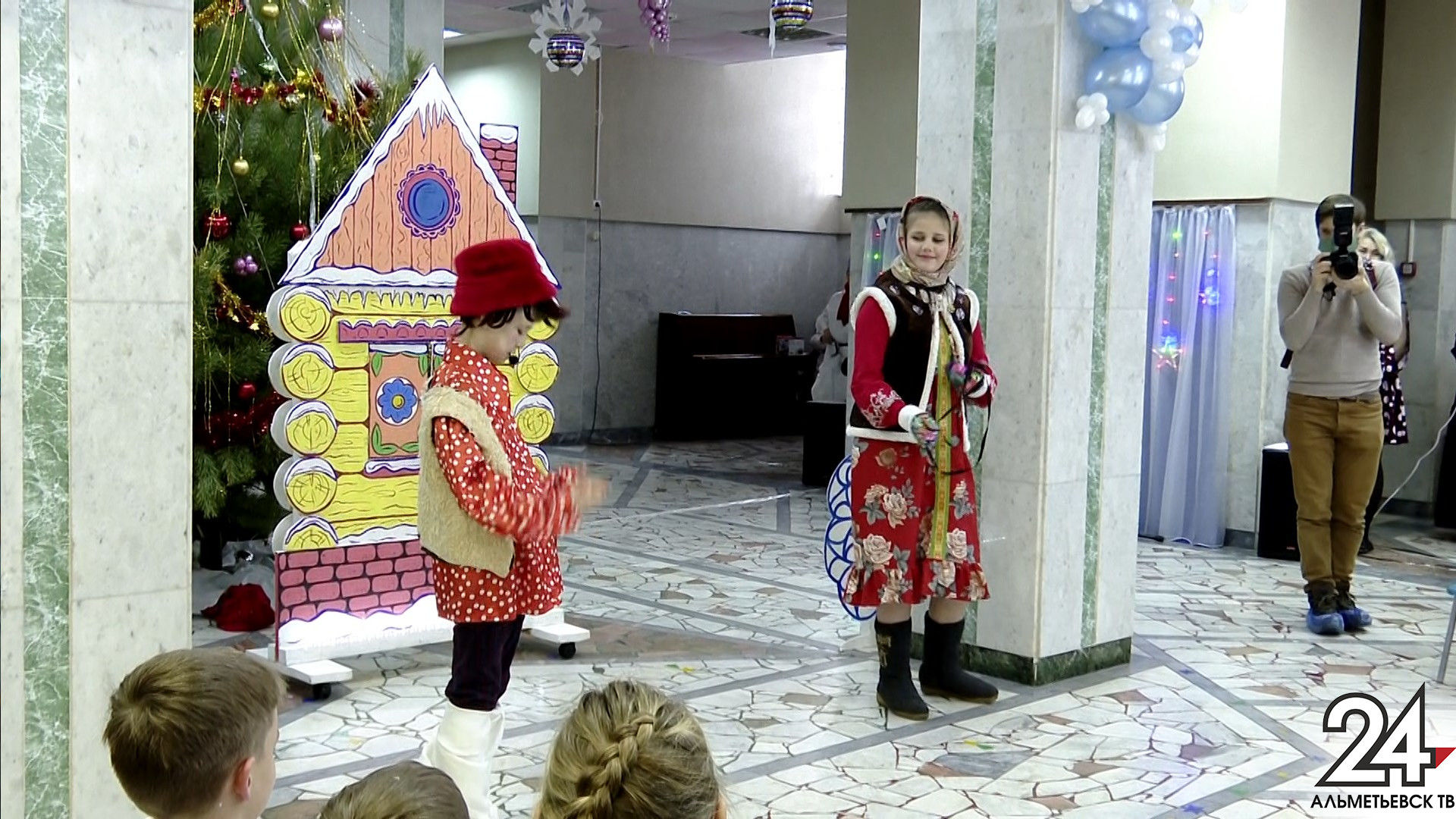Воспитанники детского дома в Альметьевске получили желанные подарки на Новый год