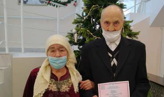82-летняя невеста и 84-летний жених расписались в одном из отделов ЗАГС Татарстана