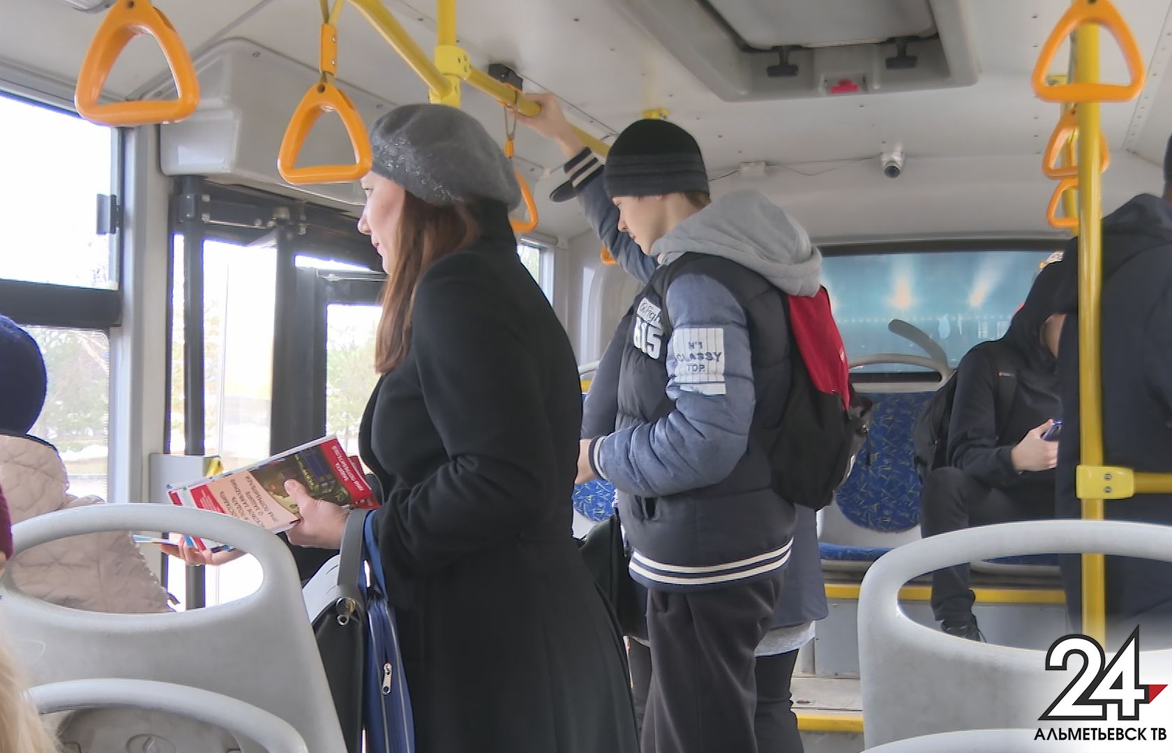 В автобусе альметьевцев консультировали по вопросам защиты потребительских прав