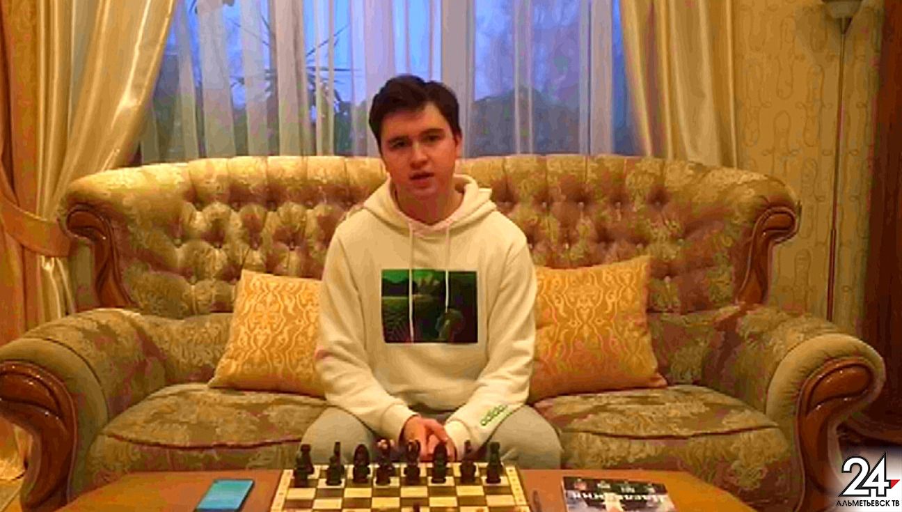 Десятиклассник из Альметьевска стал одним из фаворитов онлайн-турнира по шахматам