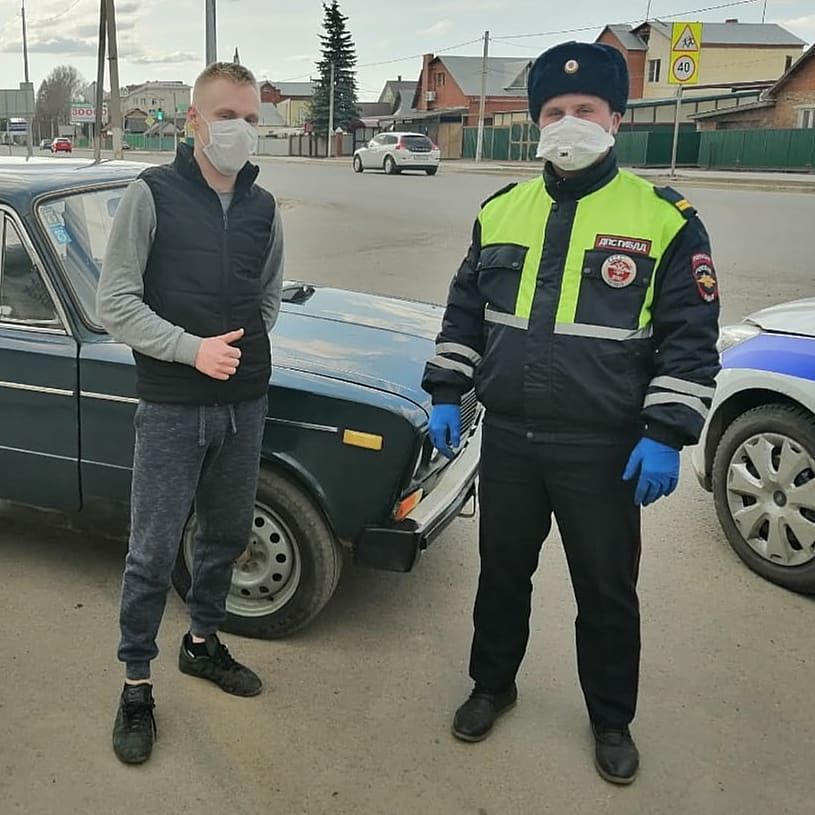 В Альметьевске сотрудники ГИБДД помогли водителю завести машину