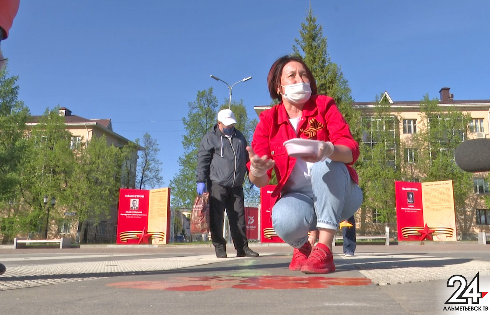48 трёхметровых гвоздик на площади: как создавался новый арт-объект в Альметьевске