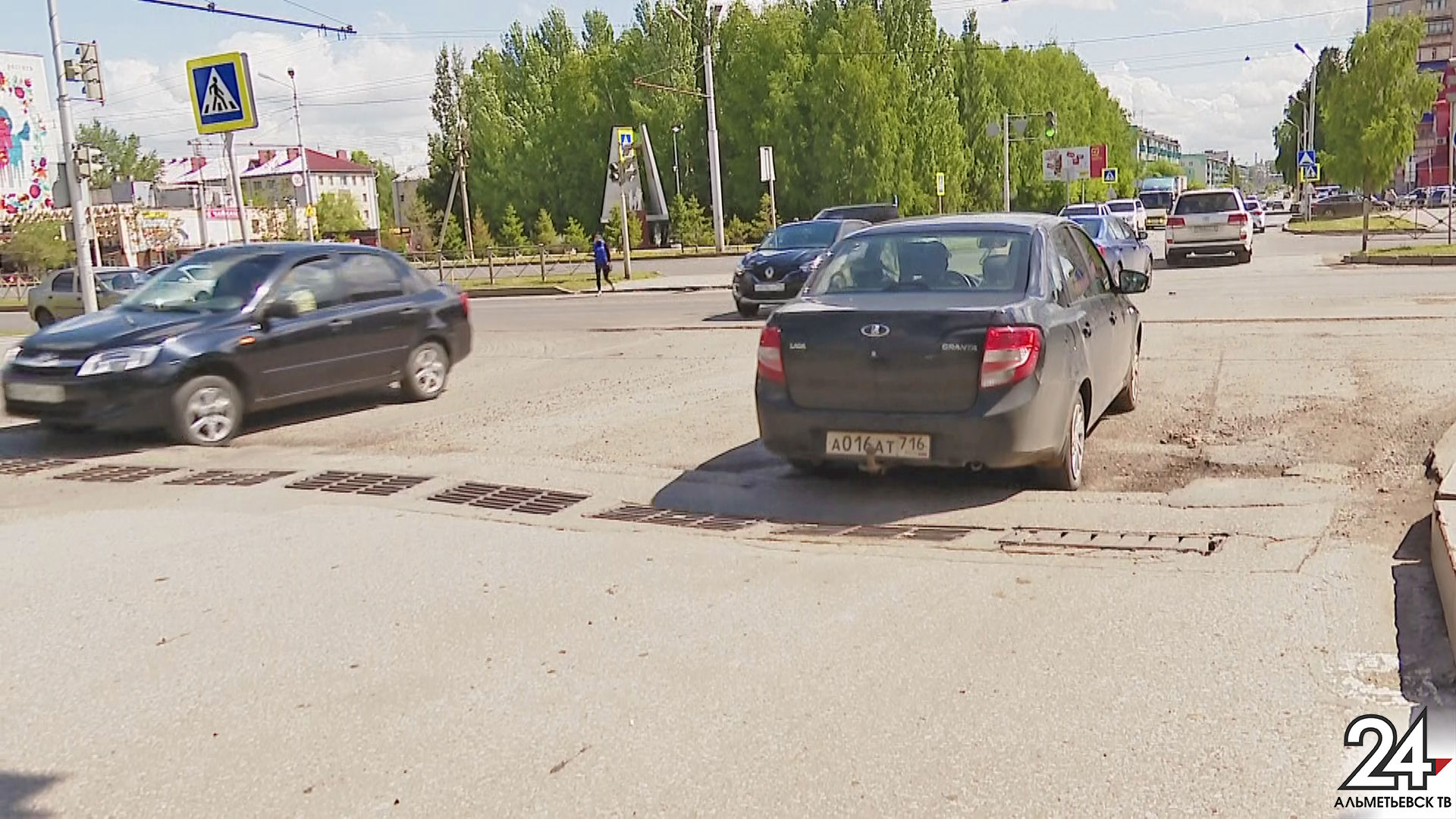 Дорожники ликвидировали глубокую яму по улице Гафиатуллина в Альметьевске