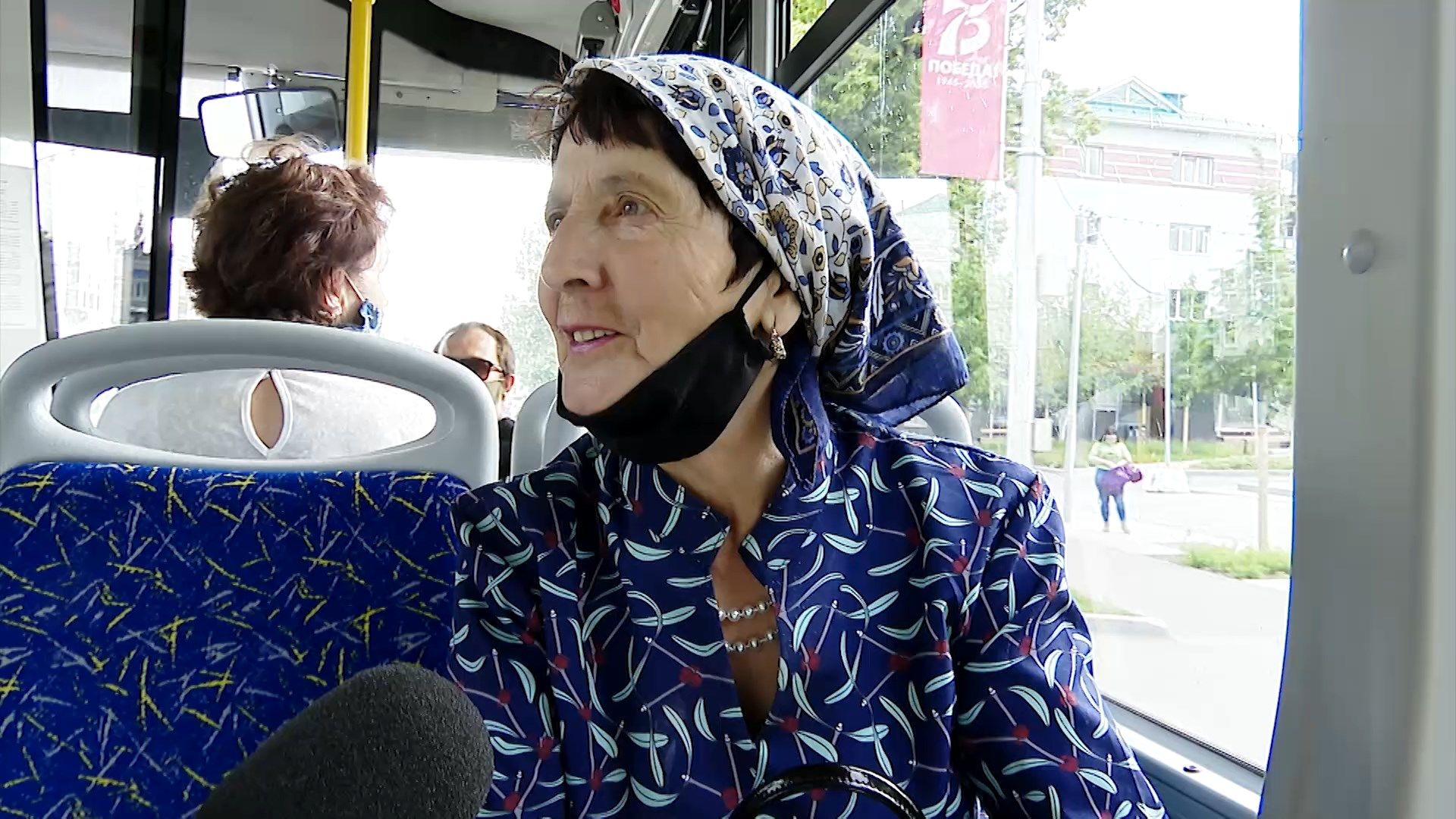 В альметьевских троллейбусах пассажиры услышали песни и стихи о России