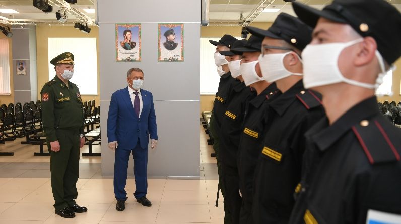 Президент Татарстана проводил призывников республики в армию