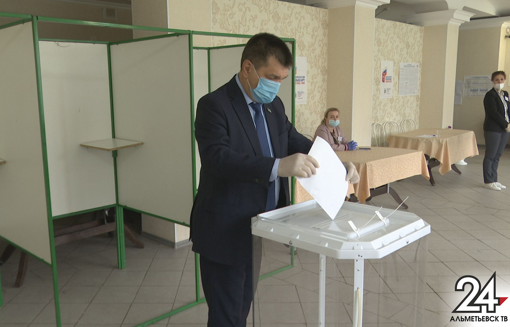 В Альметьевске продолжается голосование по внесению поправок в Конституцию РФ